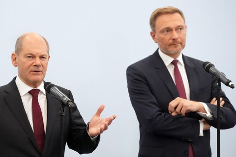 SPD-Kanzlerkandidat Olaf Scholz (l.) und FDP-Parteichef Christian Lindner