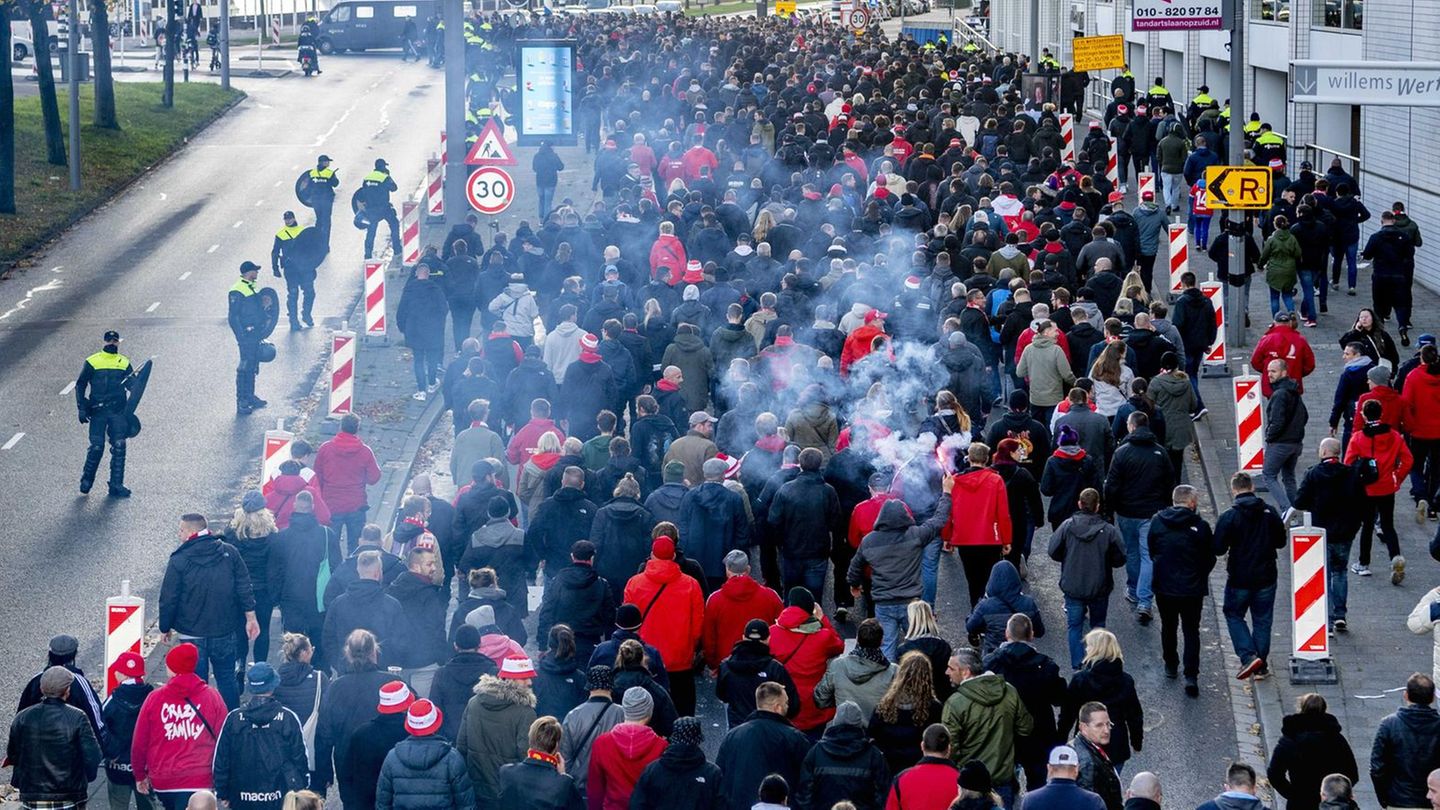 Chaotischer Einlass oder bewusste Schikane? Viele Union-Fans kamen erst spät ins Feyernoord-Stadion De Kuip