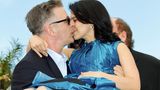 Seit 2012 ist der Schauspieler mit der früheren Yogalehrerin Hilaria Thomas verheiratet. Die beiden zelebrieren ihr Glück gerne öffentlich.