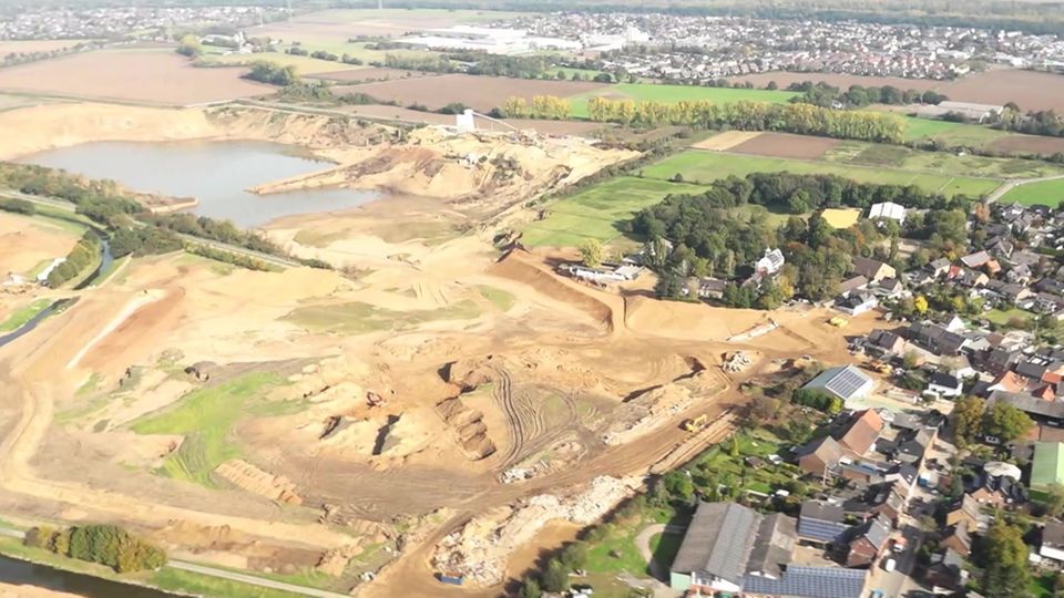 Helikopterbilder über Erftstadt nach der Flutkatastrophe
