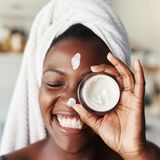 Tipps gegen vorzeitige Hautalterung: Pflegen