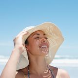 Tipps gegen vorzeitige Hautalterung: Haut vor Sonne schützen