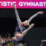 Leanne Wong aus den USA gewann die Silbermedaille mit 56,340 Punkten 