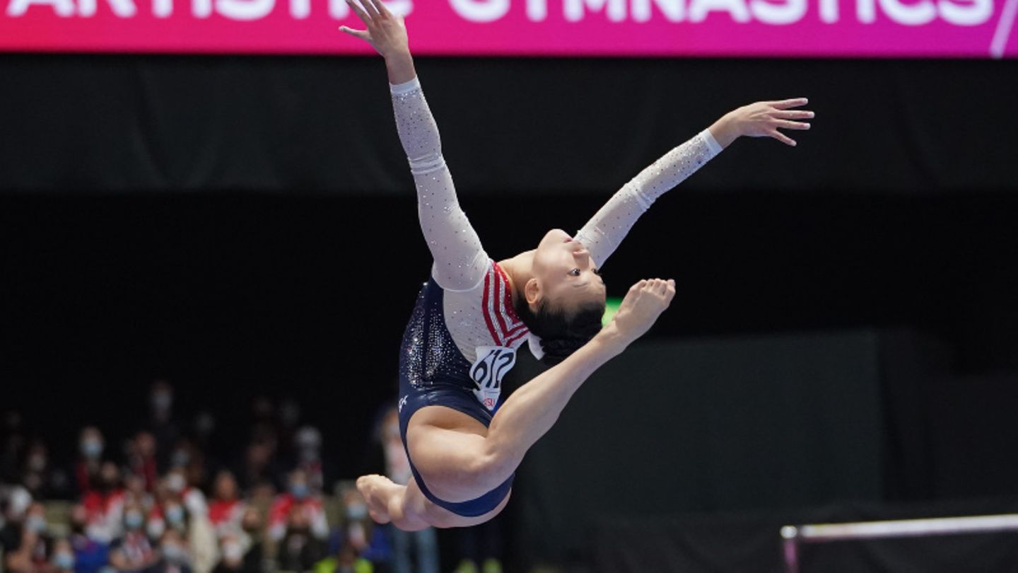 Leanne Wong aus den USA gewann die Silbermedaille mit 56,340 Punkten 