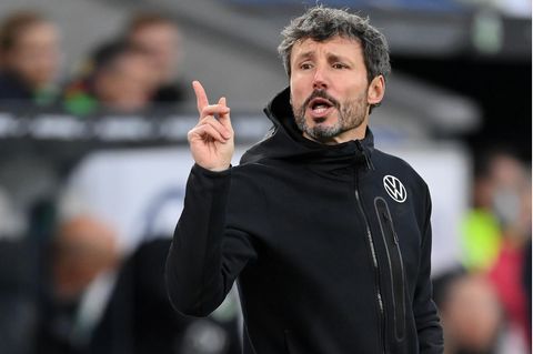 Mark van Bommel muss beim VfL Wolfsburg bereits nach neun Spieltagen die Koffer packen