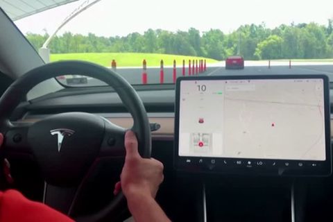 Video: Tesla zieht Autopilot-Update wegen Problemen zurück