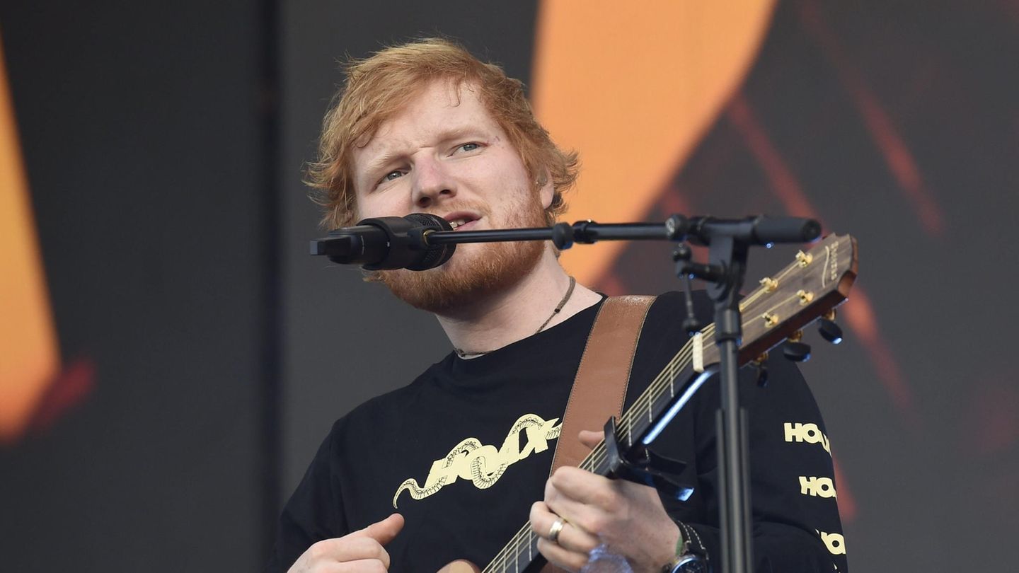 Ed Sheeran bei einem Konzert auf dem Malmi-Flughafen