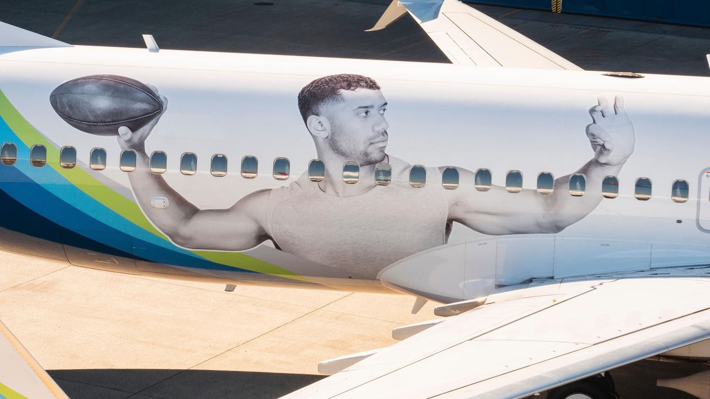 Alaska Airlines 737 Russell Wilson