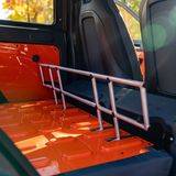 Ein Trennbügel schützt die Passagiere