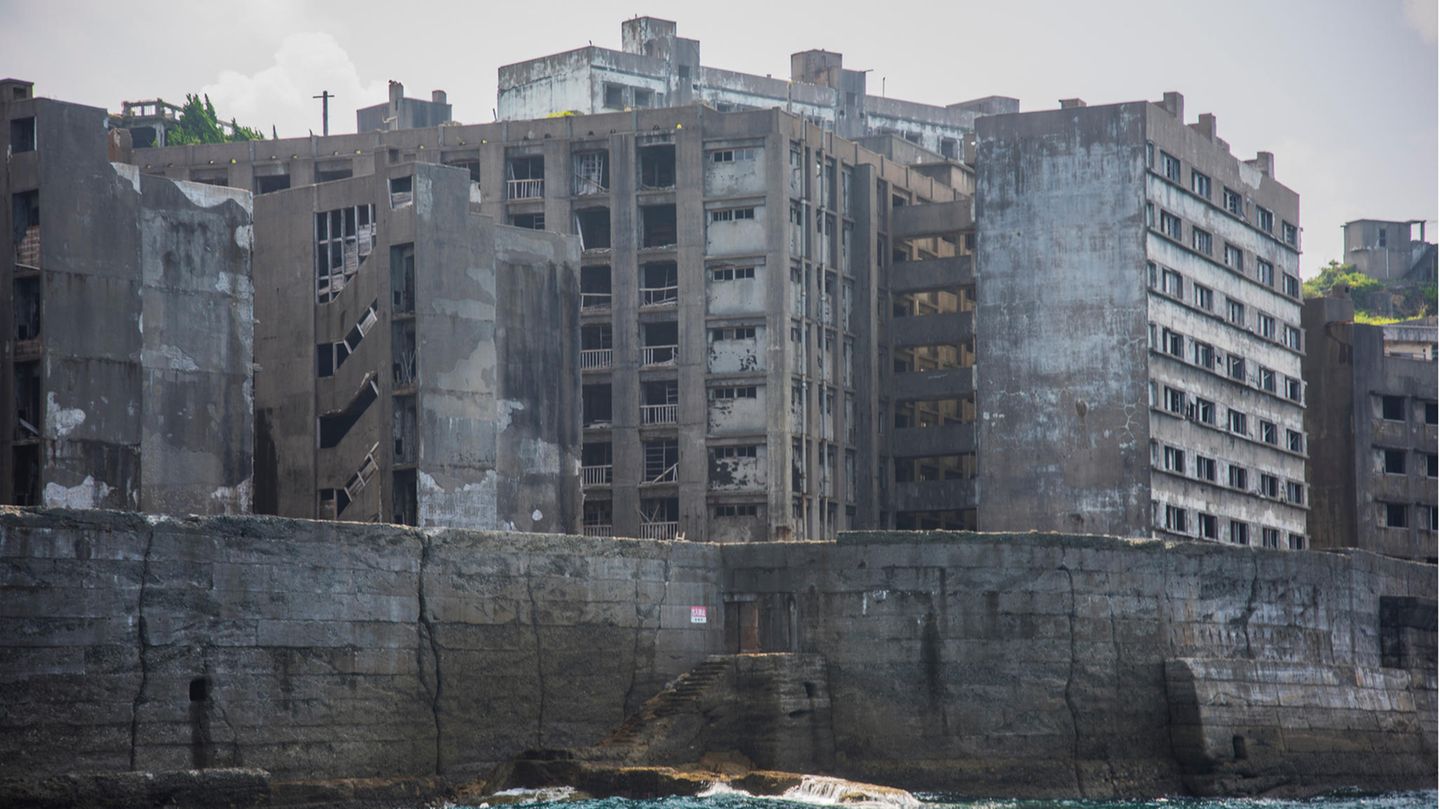 Verfallene Häuser auf Hashima Island