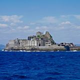 Blick aus der Ferne auf Hashima Island