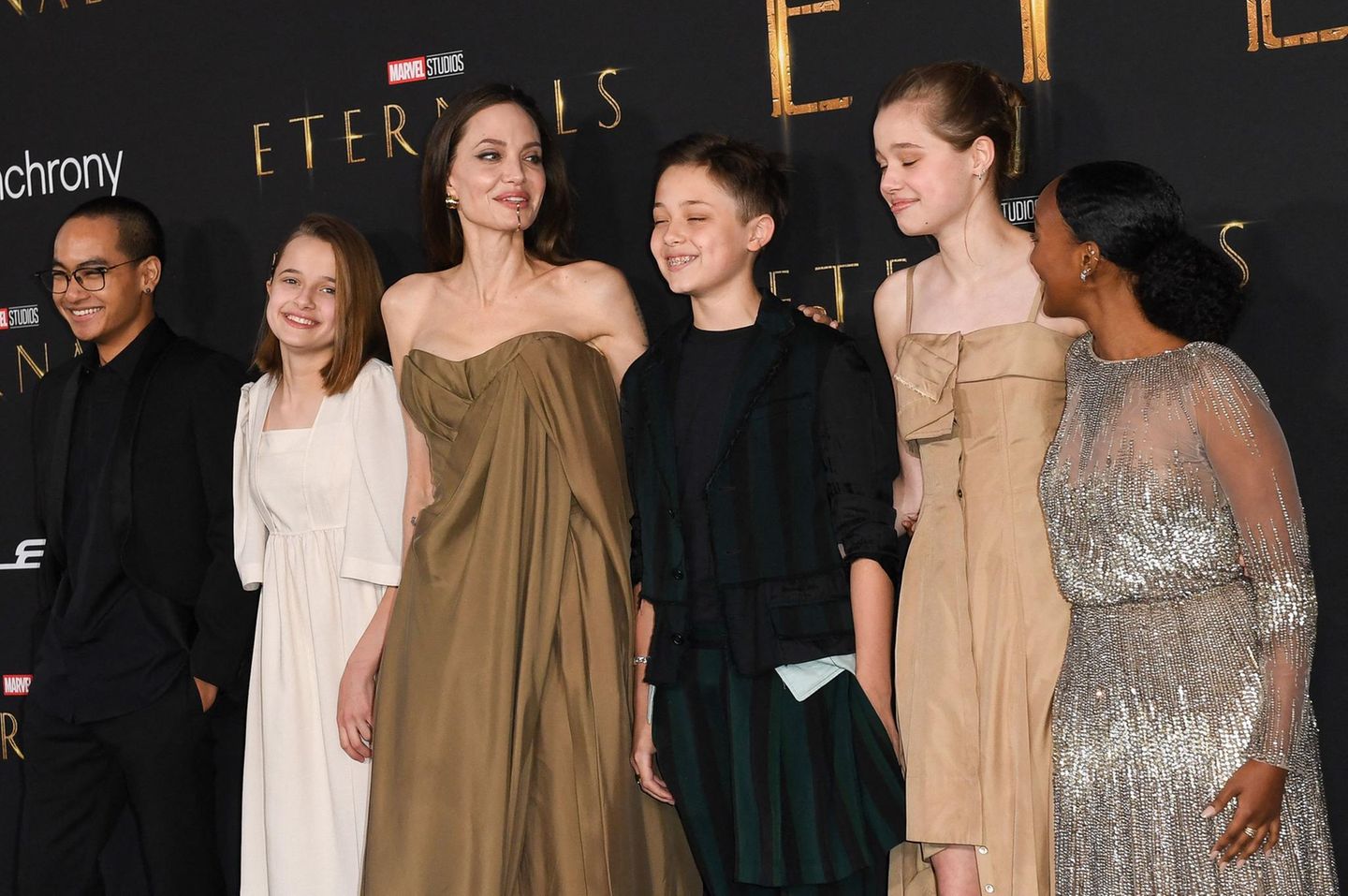 Bereits zur Weltpremiere im Dolby Theatre in Los Angeles hatte die 46-Jährige fünf ihrer Kinder mitgebracht: Maddox, Vivienne, Knox, Shiloh und Zahara. Lediglich Sohn Pax fehlte.