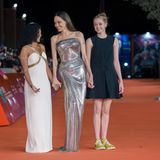 Tochter Zahara Jolie-Pitt wurde von Jolie am 6. Juli 2005 als Säugling aus einem Waisenhaus in der äthiopischen Hauptstadt Addis Abeba adoptiert. Shiloh ist die gemeinsame Tochter der Schauspielerin mit ihrem früheren Partner Brad Pitt, sie kam am 27. Mai 2006 in Namibia auf die Welt.