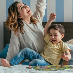 Kinderspiele ab drei Jahren machen nicht nur den Kleinen Freude, sondern auch den Großen