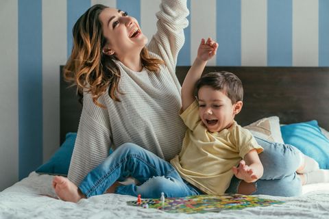 Kinderspiele ab drei Jahren machen nicht nur den Kleinen Freude, sondern auch den Großen