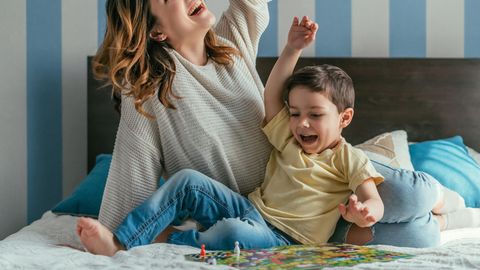Kinderspiele ab drei Jahren machen nicht nur den Kleinen Freude, sondern auch den Großen