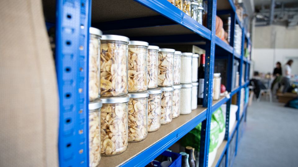 A shelf at the Alpakas grocery delivery service