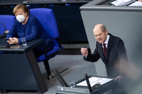 Noch-Bundesfinanzminister Olaf Scholz (SPD) und Noch-Bundeskanzlerin Angela Merkel (CDU)