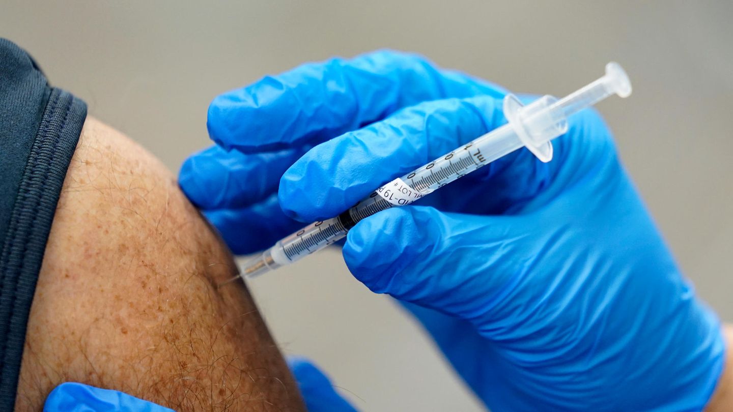 Booster vaccinations: Experts and politicians are calling for more speed