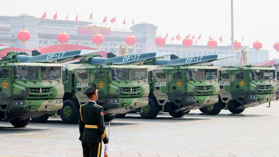 Bei einer Militärparade präsentiert China einen Hyperschallgleiter