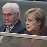 Angela Merkel und Frank-Walter Steinmeier auf der Besuchertribüne des Bundestags