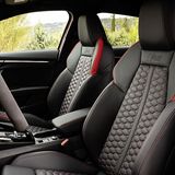 Die Sportsitze bieten viel Seitenhalt