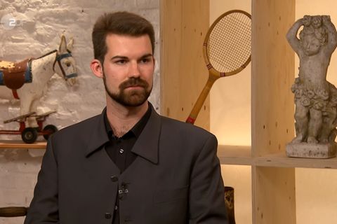 Jakob Rasch steht im Studio von "Bares für Rares" in Pulheim.