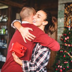Sie brauchen Inspiration für schöne Weihnachtsgeschenke für Frauen? Hier finden Sie originelle Ideen