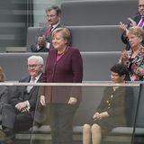 Bundespräsident Steinmeier und Kanzlerin Merkel verfolgen die konstituierende Sitzung des Bundestags von der Ehrentribübne aus