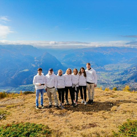 Die für Weitblick im Ehrenamt sorgen wollen: Das Team von Letsact, eingerahmt von den Gründern Ludwig Peters (links) und Paul Bäumler (rechts).