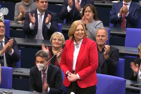 Video: SPD-Politikerin Bas ist neue Bundestagspräsidentin