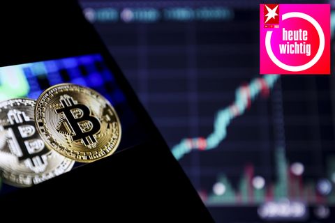 Eine Bitcoin-Illustration auf dem Bildschirm eines Smartphones