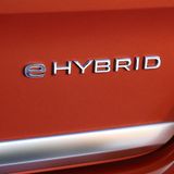 Der VW Multivan 1.4 l eHybrid kostet mindestens 57.173,55 Euro