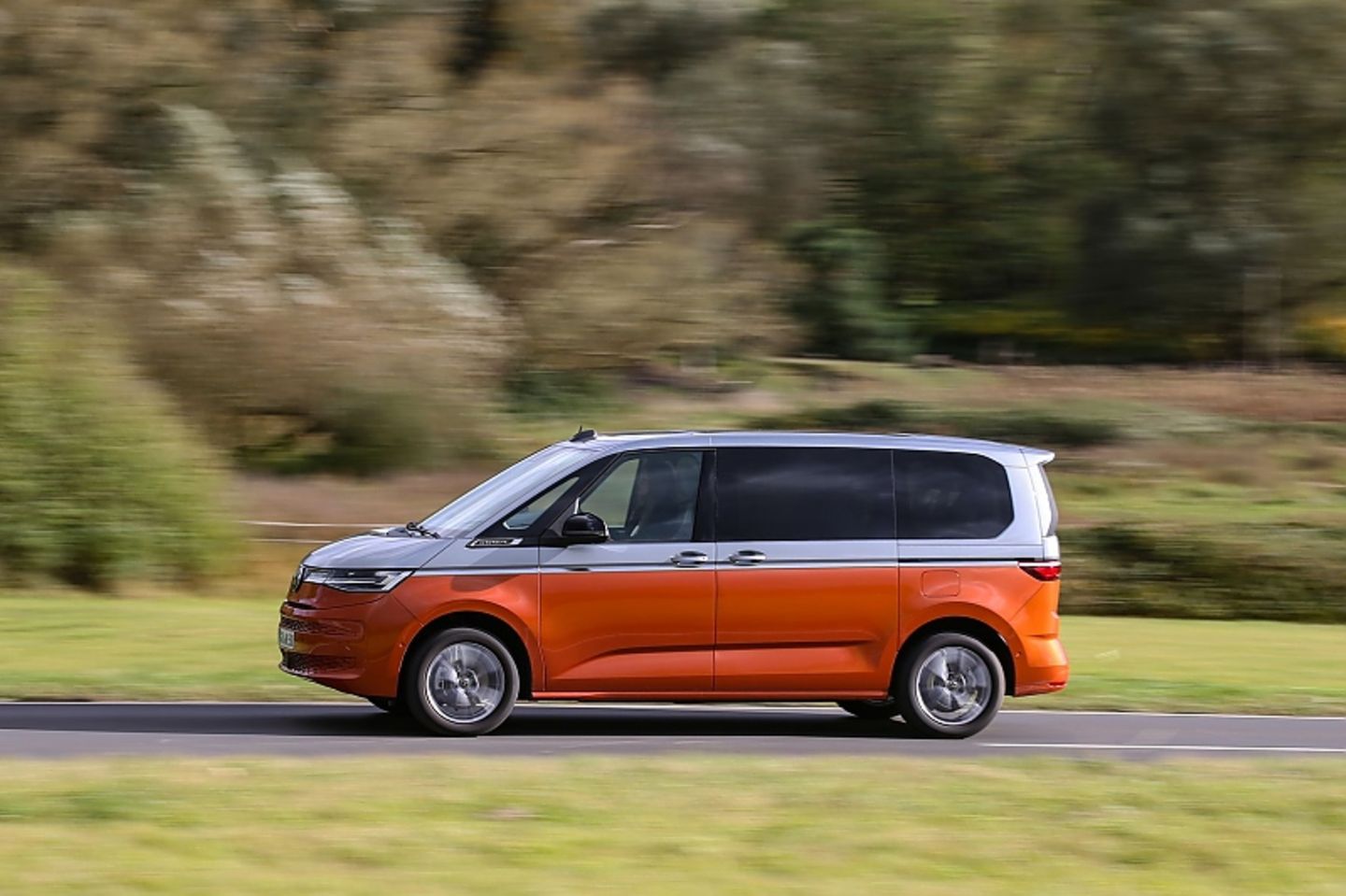 Der VW Multivan 1.4 l eHybrid ist bis zu 190 km/h schnell