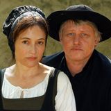 Endlich mal kein Fiesling: In dem Historienfilm "Das Gelübde" von Regisseur Dominik Graf schlüpfte Arved Birnbaum 2007 in die Rolle des Beichtvaters Pater Lambert. Der auf wahren Begebenheiten beruhende Film spielt im frühen 19. Jahrhundert und erzählt von der Begegnung des Dichters Clemens Brentano mit der Nonne Anna Katharina Emmerick, die 2004 selig gesprochen wurde. Birnbaum drehte mehrfach mit Dominik Graf. So war er in dem Thriller "Eine Stadt wird erpresst" (2006) und in der Serie "Im Angesicht des Verbrechens" (2008/09) zu sehen. 