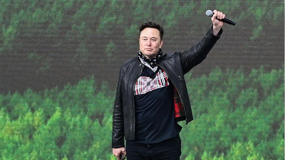 Elon Musk Schafft Es Auf Platz Eins Im Ranking Der Reichsten Menschen ...