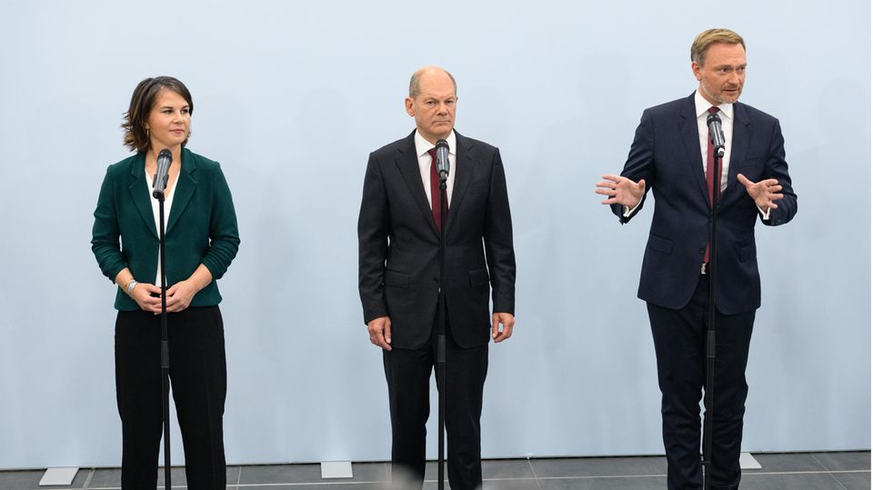 Von links: Grünen-Co-Vorsitzende Annalena Baerbock, SPD-Kanzlerkandidat Olaf Scholz und FDP-Chef Christian Lindner