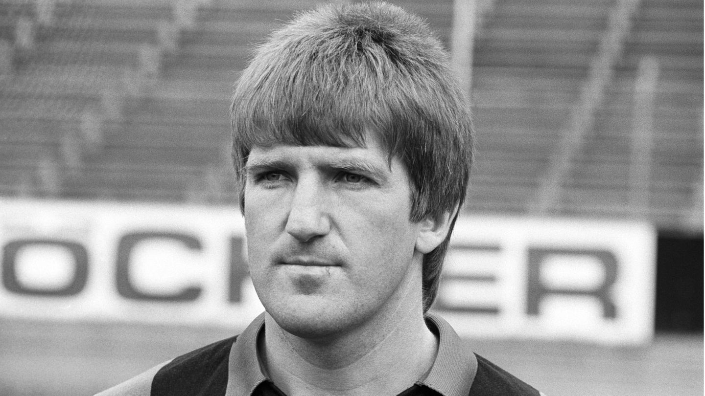Bernd Nickel im Trikot von Eintracht Frankfurt