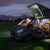 In so einem kleinen Fahrzeug findet das Leben außerhalb statt.