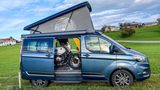 Selbst somein Motorrrad geht rein.