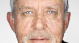 Randal Padgett  Alter: 70 Jahre  Bundesstaat: Alabama  Verurteilt: 1992  Randal Padgett wurde wegen Mordes an seiner Ehefrau verurteilt. Obwohl das Blut, das die Ermittler am Tatort gefunden hatten, nicht seines war. Doch die Staatsanwaltschaft verschwieg das zunächst. Das Urteil der Geschworenen lautete: lebenslänglich. Der Richter wandelte es in ein Todesurteil um. Erst drei Jahre später gelang es Padgetts Anwalt, das Verfahren neu aufzurollen. Nach insgesamt fünf Jahren kam er frei.
