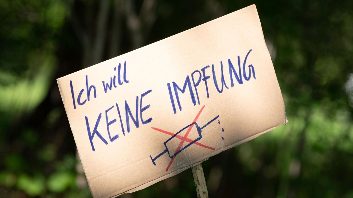 Pappschild "Ich will keine Impfung"