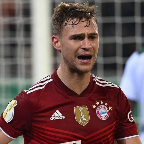Joshua Kimmich leidet während des 0-5 in Mönchengladbach