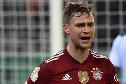 Joshua Kimmich leidet während des 0-5 in Mönchengladbach