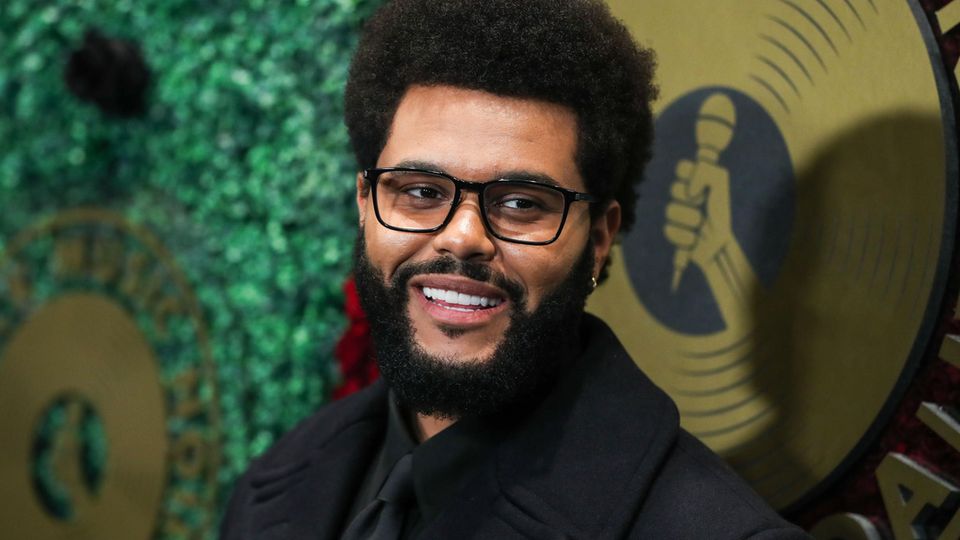 Dating-Gerüchte: Der Sänger The Weeknd heißt mit bürgerlichem Namen Abel Makkonen Tesfaye Der Sänger The Weeknd heißt mit bürgerlichem Namen Abel Makkonen Tesfaye