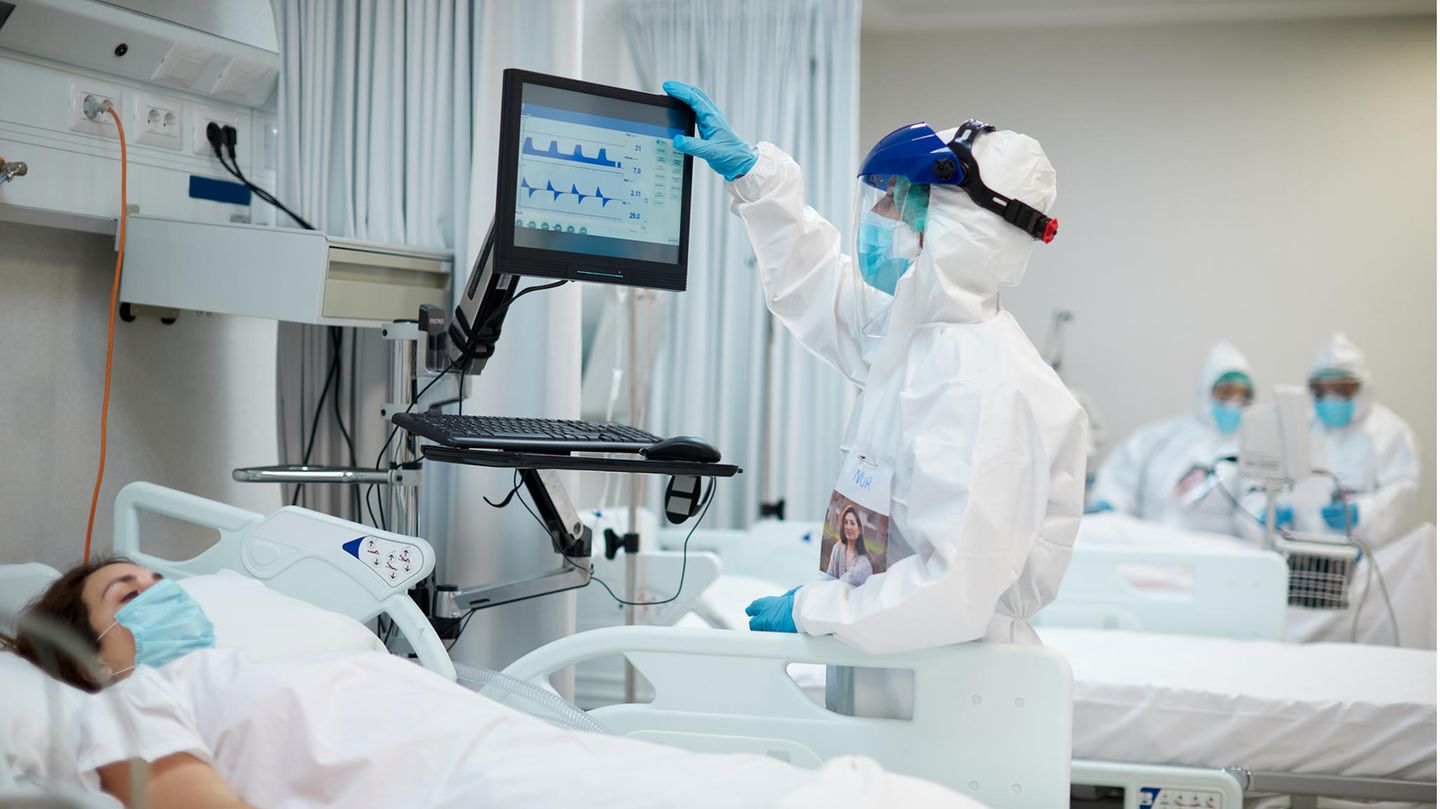 Es gibt keinen Zweifel mehr: Die Pandemie der Ungeimpften ist da! Behandlung einer Corona-Patientin