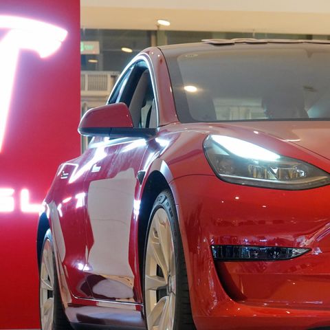 Tesla-Autos sollen bald mit einer deutlich leistungsfähigeren Batterie auf den Markt kommen (Symbolfoto)