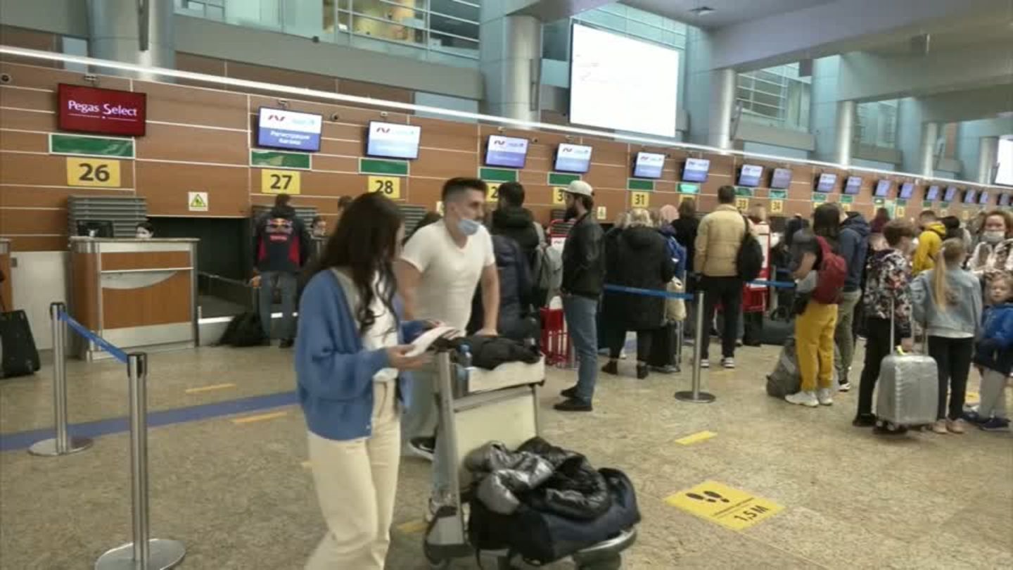 Moscow: Russians flee from Corona lockdown to the beach