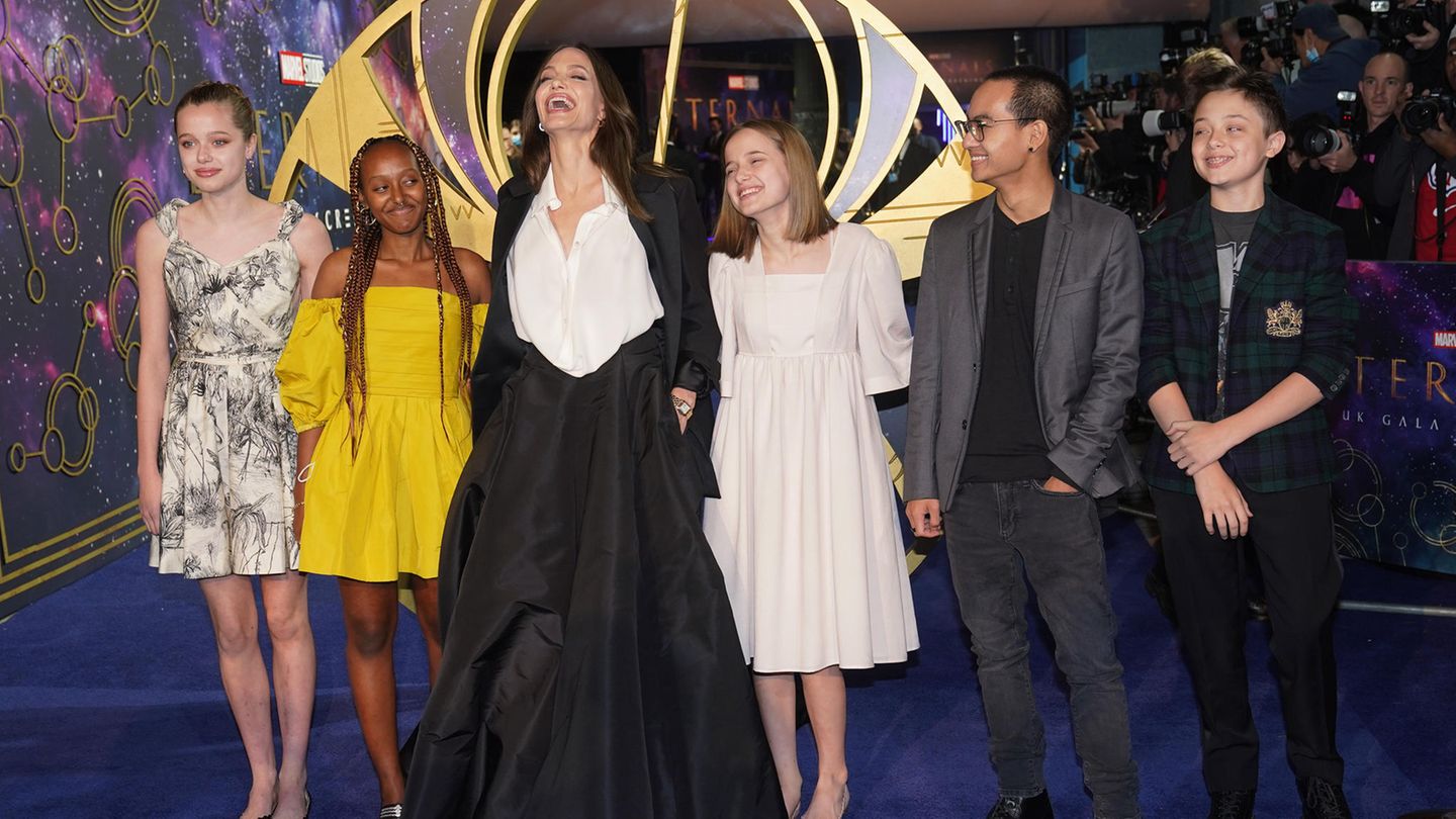 Angelina Jolie mit ihren Kindern