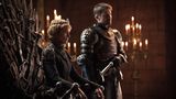 Die Charaktere Cersei und Jaime Lannister im Thronsaal.